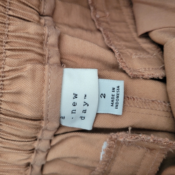 A‎ New Day High Rise Slim Fit Pintuck Ankle Pants Casual Women Brown Egg Size 2 - Picture 8 of 10